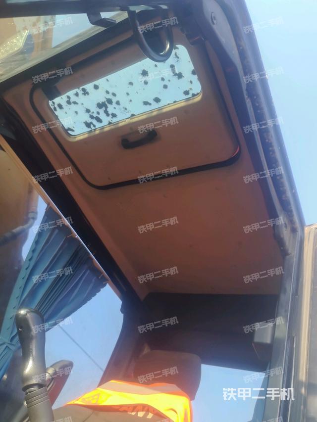 顶棚整体(驾驶室部分) 顶棚整体(驾驶室部分)