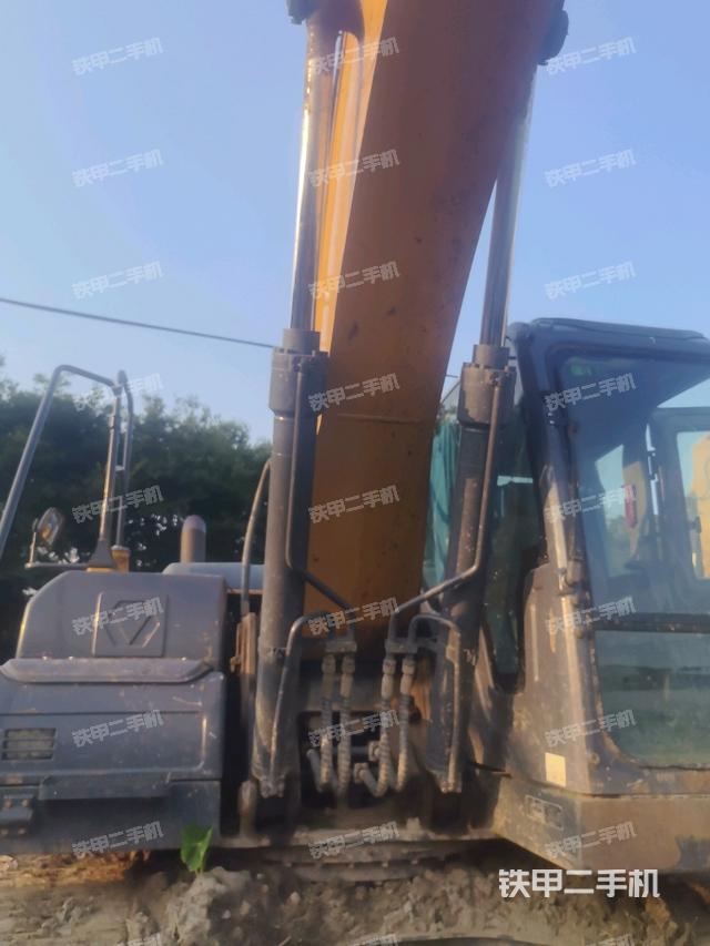 大臂油缸整体 竖拍(工作和回转装置) 大臂油缸整体 竖拍(工作和回转装置)