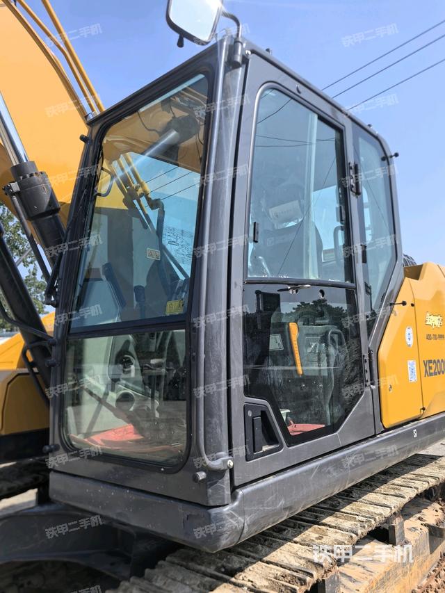 驾驶室左前45度(驾驶室部分) 驾驶室左前45度(驾驶室部分)