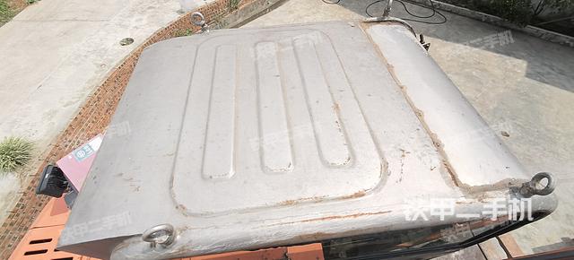 驾驶室顶部（整机外观）