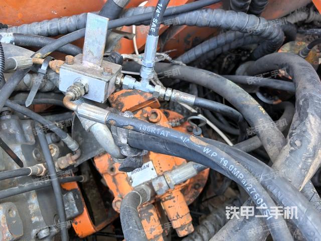 回轉(zhuǎn)馬達(dá)（上車部件）