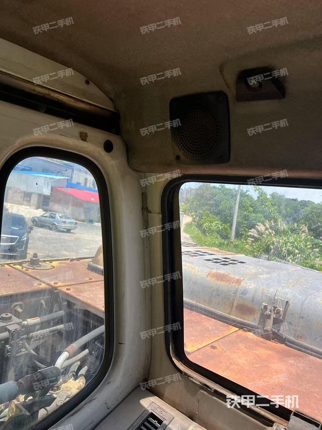 驾驶室顶部（整机外观）