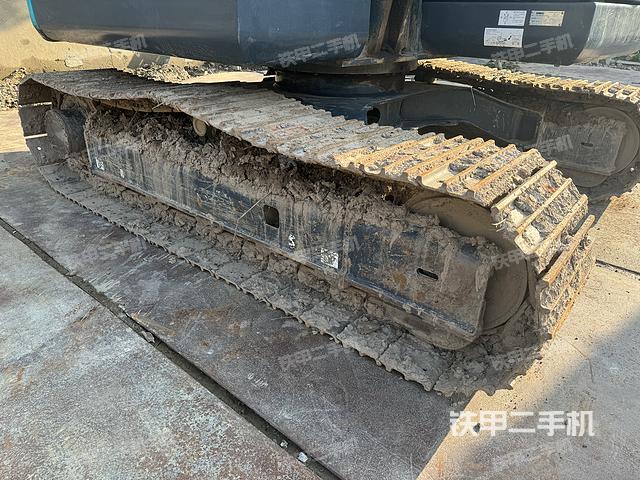 单侧履带整体(整机外观) 单侧履带整体(整机外观)