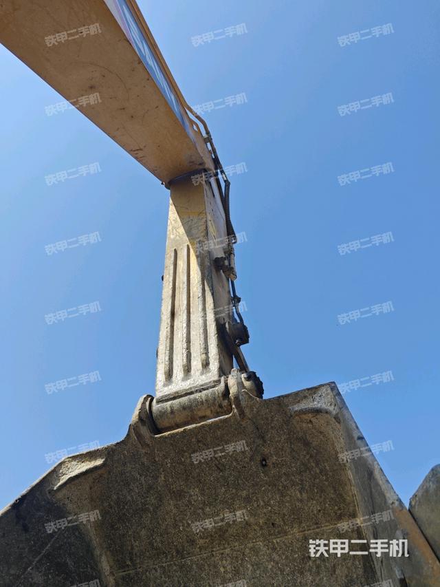 小臂整体左后(工作和回转装置) 小臂整体左后(工作和回转装置)