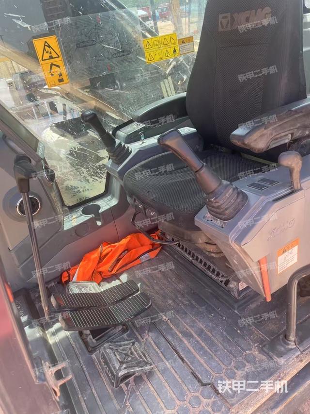 驾驶室整体(整机外观) 驾驶室整体(整机外观)