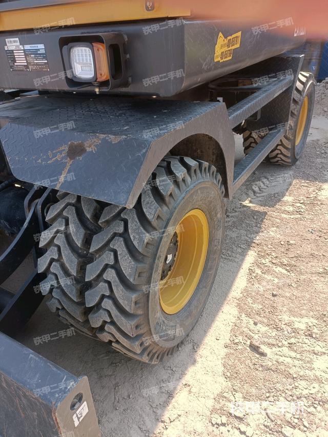 单侧履带整体(整机外观) 单侧履带整体(整机外观)