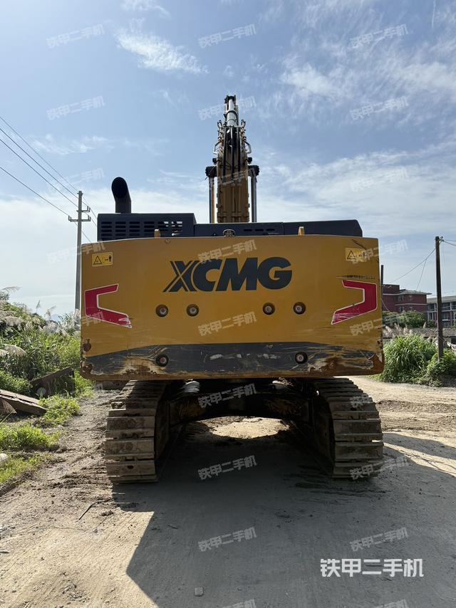 单侧履带整体(整机外观) 单侧履带整体(整机外观)