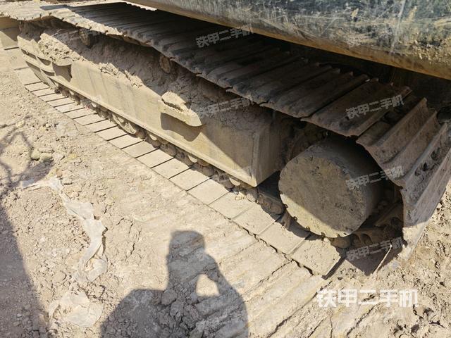 右侧履带整体(行走机构) 右侧履带整体(行走机构)