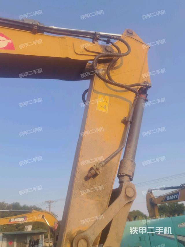 小臂整体右前(工作和回转装置) 小臂整体右前(工作和回转装置)