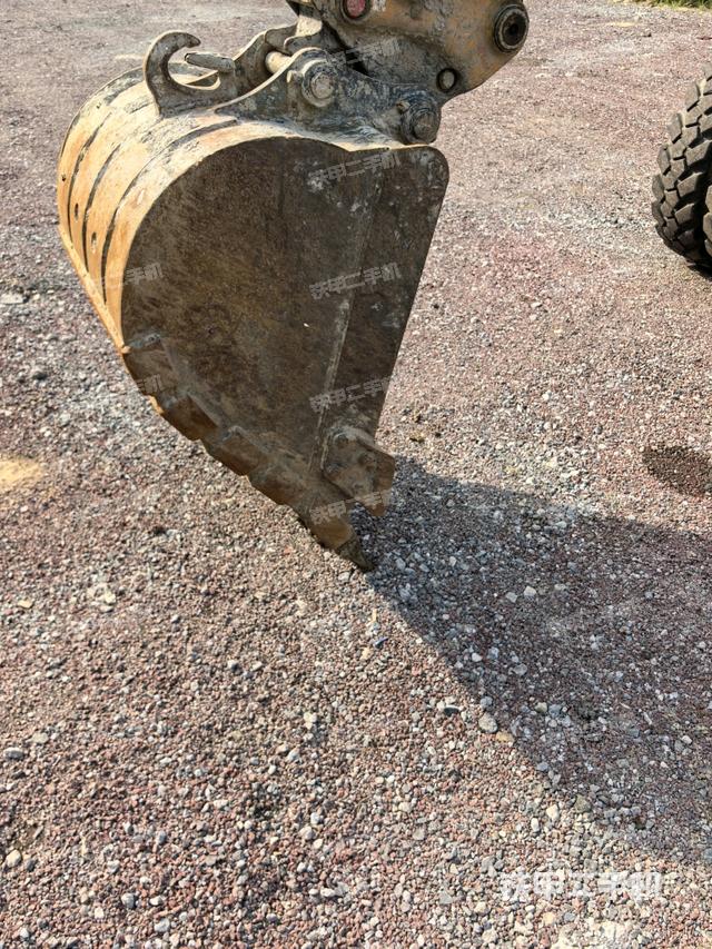 铲斗45度(工作和回转装置) 铲斗45度(工作和回转装置)