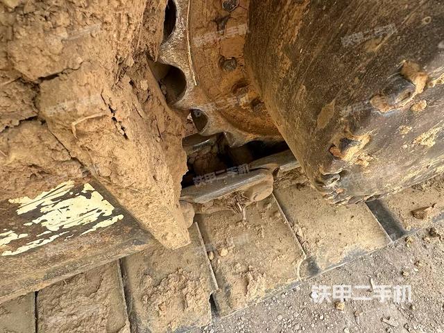 单侧履带整体(整机外观) 单侧履带整体(整机外观)