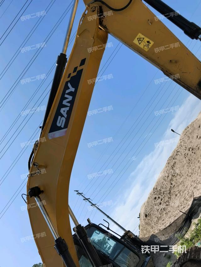 大臂整体 右侧(工作和回转装置) 大臂整体 右侧(工作和回转装置)