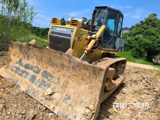 山推SD16標(biāo)準(zhǔn)型推土機(jī)