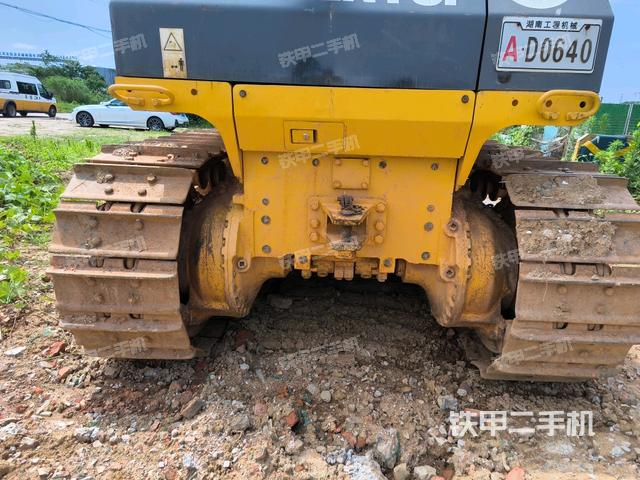 右引导轮(推土机底盘及工作装置) 右引导轮(推土机底盘及工作装置)