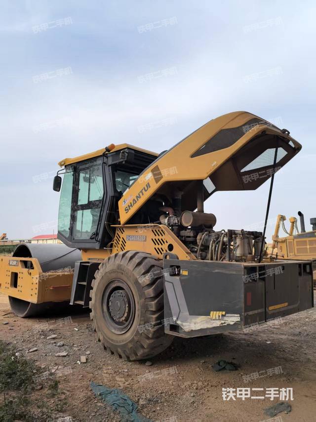 整機(jī)左側(cè)(設(shè)備外觀及核心部件) 整機(jī)左側(cè)(設(shè)備外觀及核心部件)