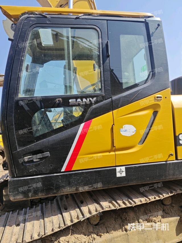 驾驶室左前45度(驾驶室部分) 驾驶室左前45度(驾驶室部分)