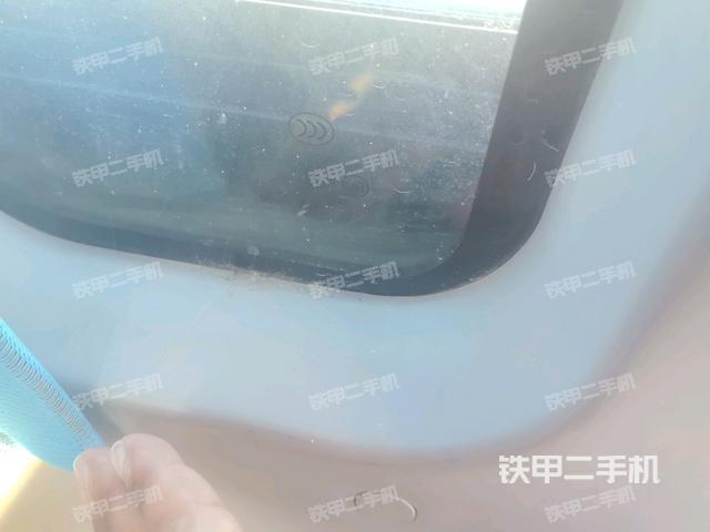 左后方玻璃角标(驾驶室部分) 左后方玻璃角标(驾驶室部分)