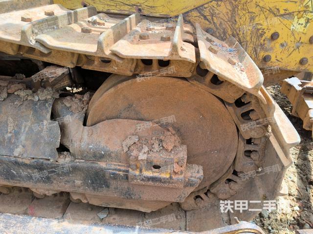 左侧履带全景(推土机底盘及工作装置) 左侧履带全景(推土机底盘及工作装置)