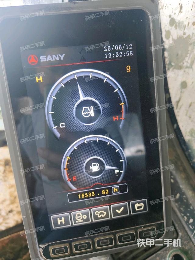 显示屏 (驾驶室部分) 显示屏 (驾驶室部分)