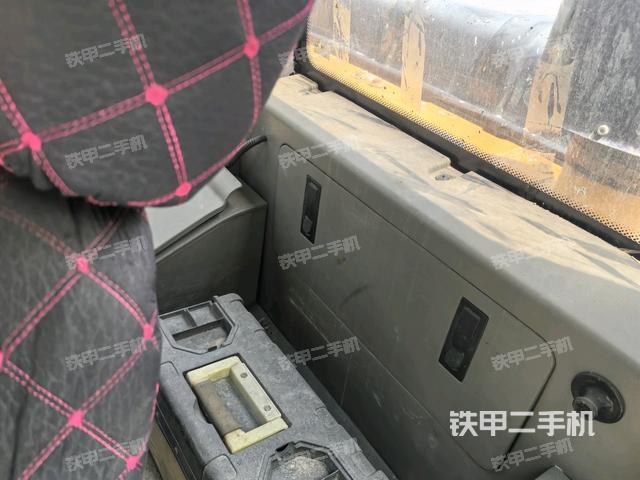 座椅后部(驾驶室部分) 座椅后部(驾驶室部分)