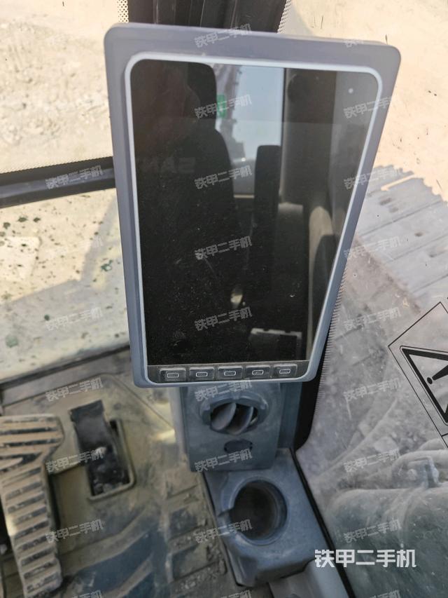 显示屏 (驾驶室部分) 显示屏 (驾驶室部分)