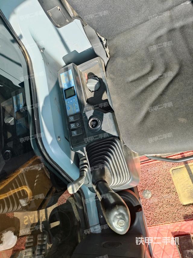 座椅右側(cè)控制臺(tái)/鑰匙門/油門/含右手柄（駕駛室部分）