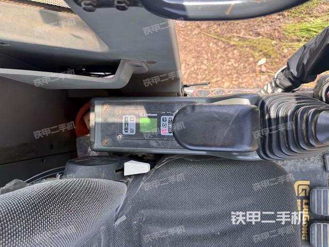 座椅右侧控制台/钥匙门/油门/含右手柄（驾驶室部分）