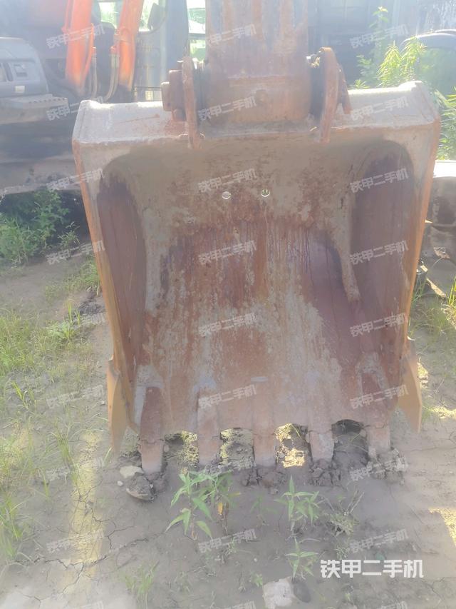 铲斗右后整体(工作和回转装置) 铲斗右后整体(工作和回转装置)