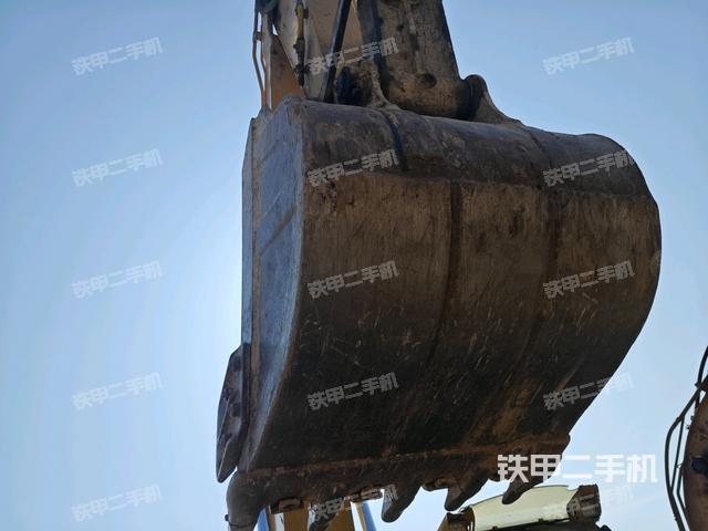 铲斗45度(工作和回转装置) 铲斗45度(工作和回转装置)