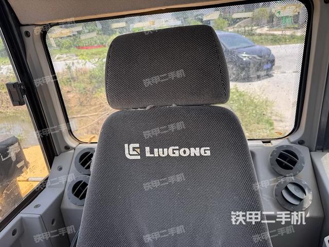 后窗玻璃角标（驾驶室部分）