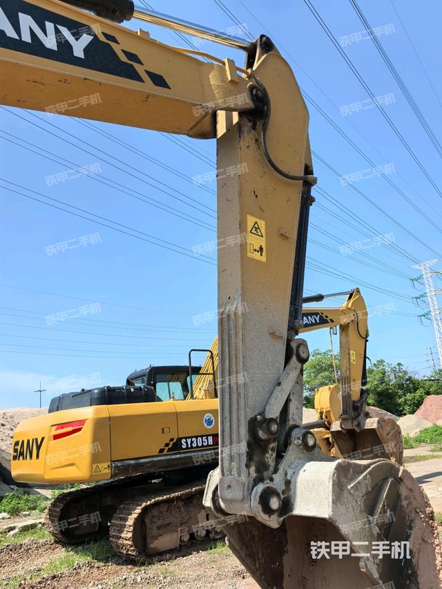 小臂整体左后(工作和回转装置) 小臂整体左后(工作和回转装置)