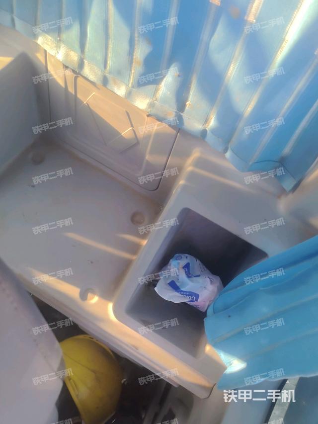 座椅后部(驾驶室部分) 座椅后部(驾驶室部分)