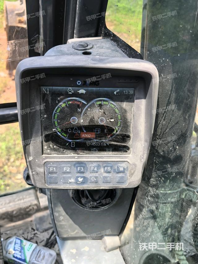 显示屏 (驾驶室部分) 显示屏 (驾驶室部分)