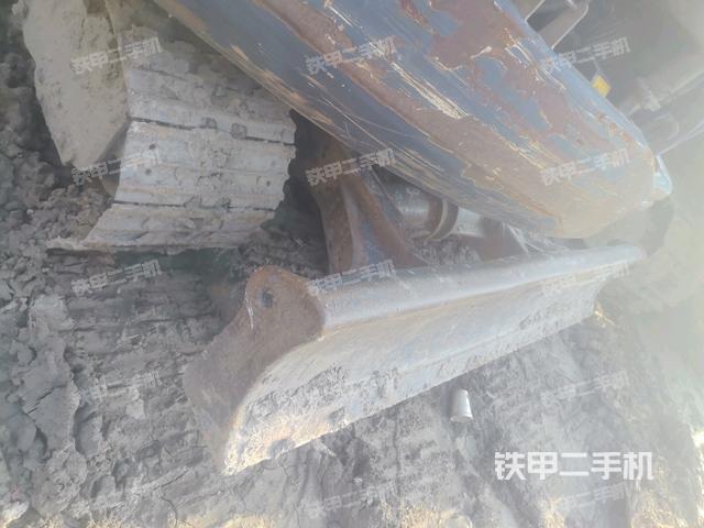 转盘和下车架正前(工作和回转装置) 转盘和下车架正前(工作和回转装置)