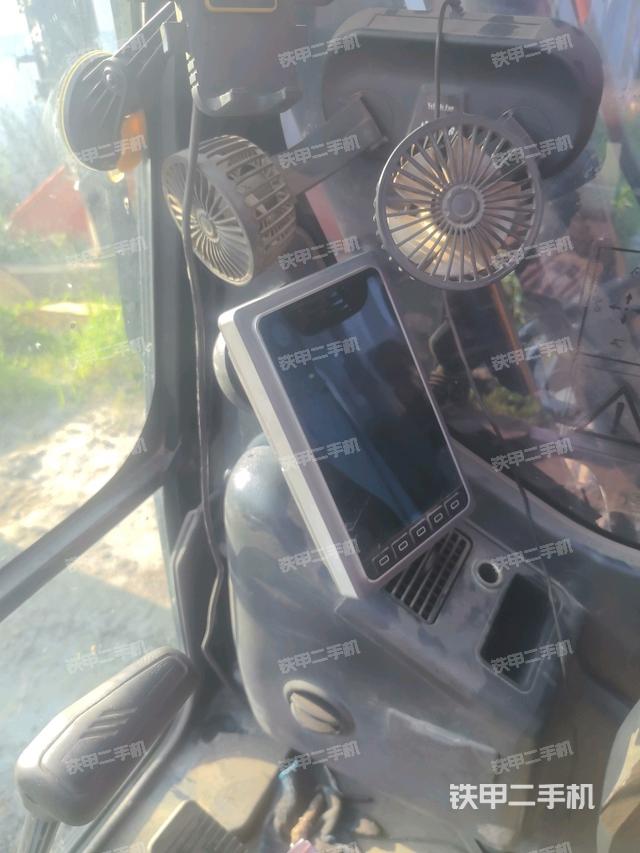 显示屏 (驾驶室部分) 显示屏 (驾驶室部分)