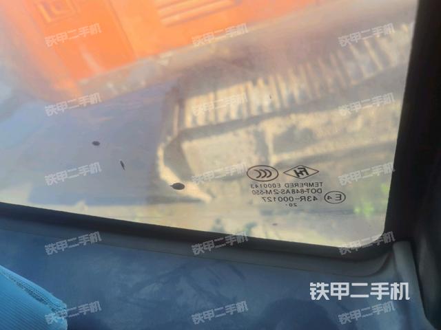 左后方玻璃角标(驾驶室部分) 左后方玻璃角标(驾驶室部分)