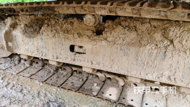 单侧履带整体(整机外观) 单侧履带整体(整机外观)