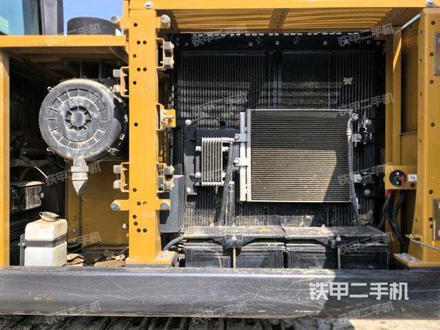 散热器正面(大件舱室) 散热器正面(大件舱室)