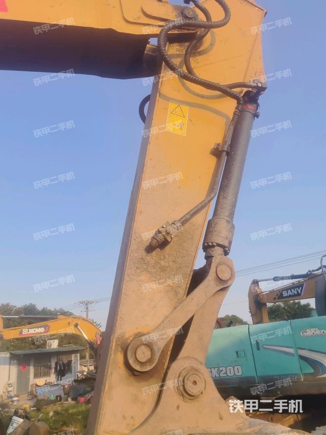 小臂整体左后(工作和回转装置) 小臂整体左后(工作和回转装置)