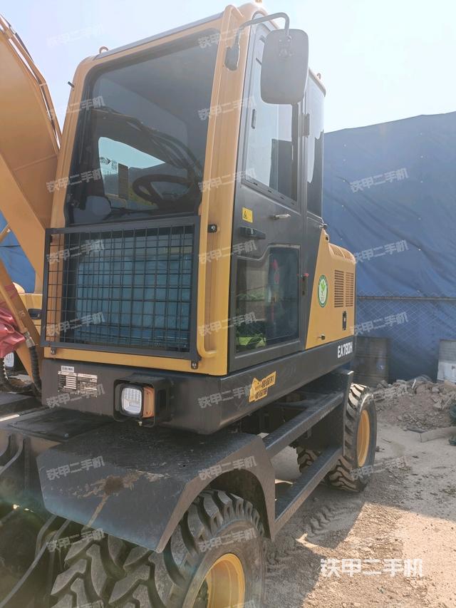 驾驶室整体(整机外观) 驾驶室整体(整机外观)