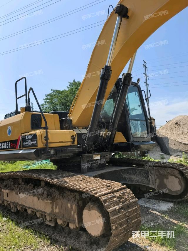 大臂油缸整体 竖拍(工作和回转装置) 大臂油缸整体 竖拍(工作和回转装置)