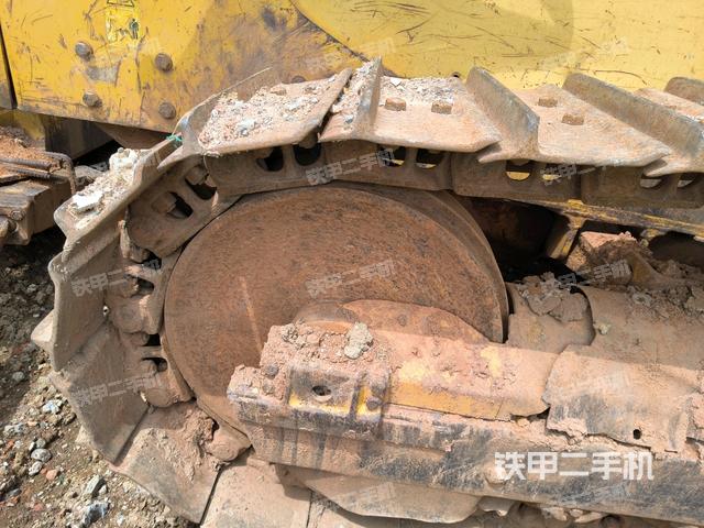 右侧履带全景(推土机底盘及工作装置) 右侧履带全景(推土机底盘及工作装置)