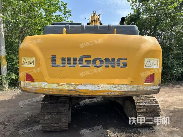 驾驶室顶部(整机外观) 驾驶室顶部(整机外观)