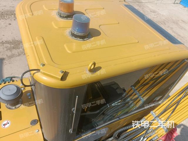 驾驶室顶部(整机外观) 驾驶室顶部(整机外观)