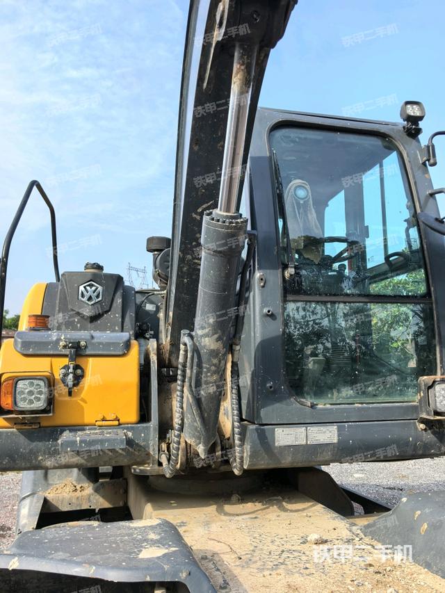 转盘和下车架正前(工作和回转装置) 转盘和下车架正前(工作和回转装置)