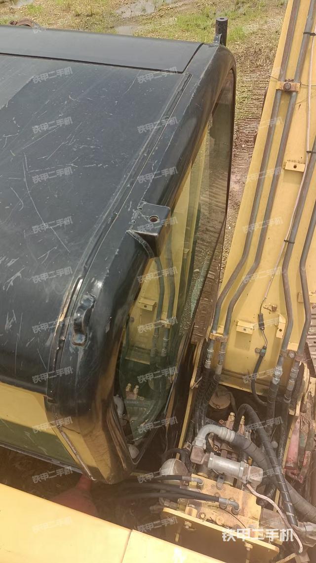 驾驶室顶部（整机外观）