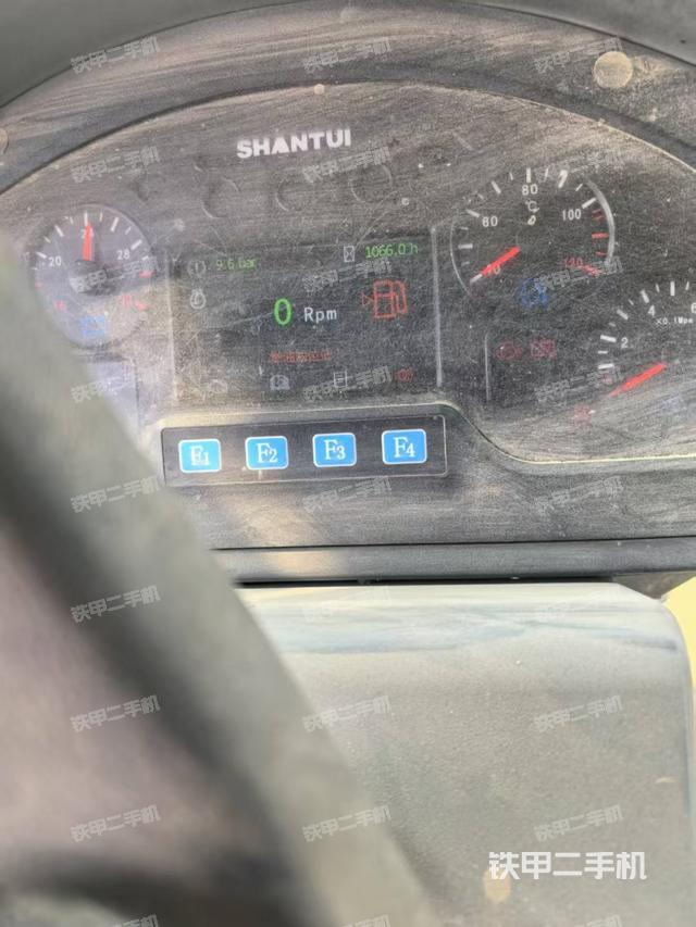 驾驶室操作台（设备外观及核心部件）