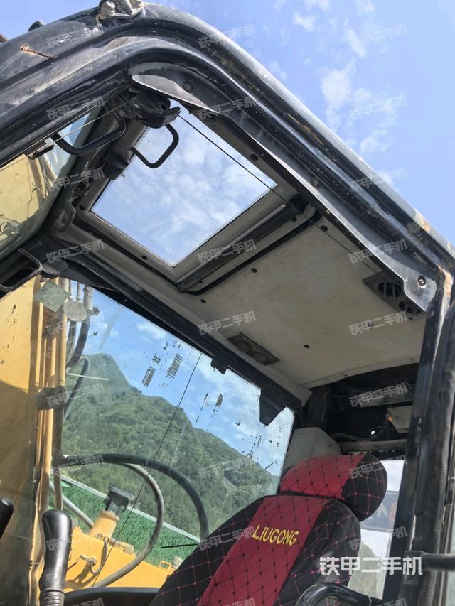 右侧玻璃角标(驾驶室部分) 右侧玻璃角标(驾驶室部分)