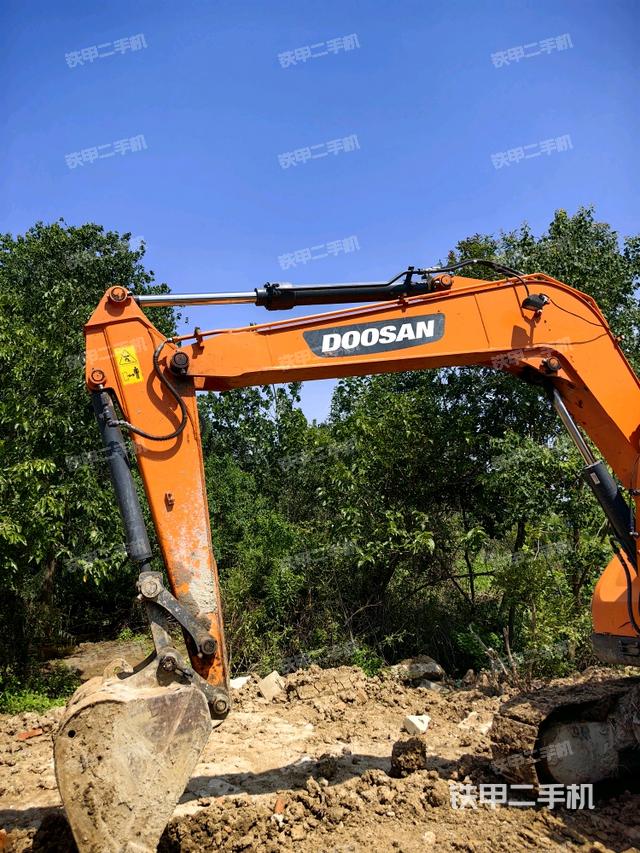 大臂整体 右侧(工作和回转装置) 大臂整体 右侧(工作和回转装置)