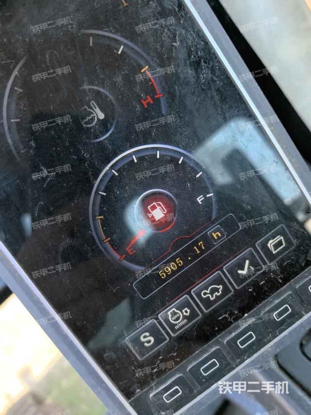 显示屏 (驾驶室部分) 显示屏 (驾驶室部分)